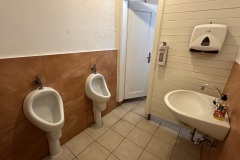 Herrentoilette inkl Urinale UG